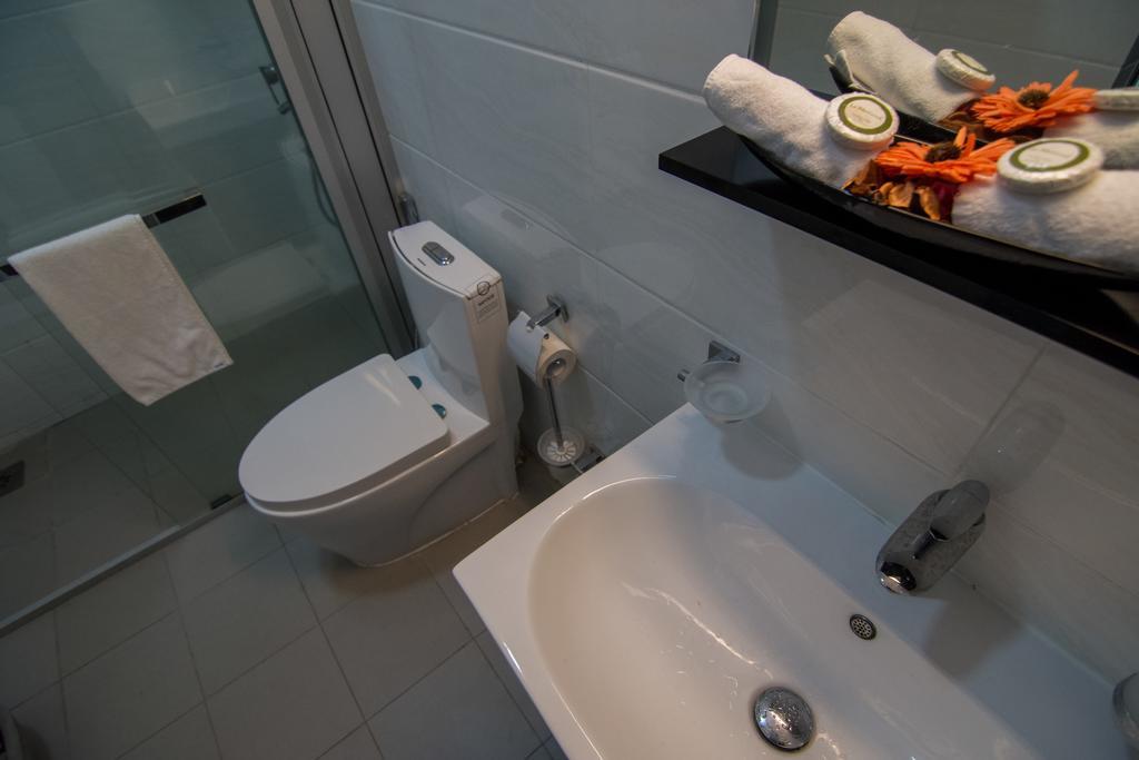 Cozy Sea View Luxury Apartment, Fully Furnished, 2 Bedrooms, 2 Bathrooms Dehiwala-Mont Lavinia Extérieur photo